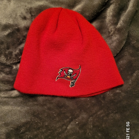 NFL RUSH ZONE TAMPA BAY BUCCANEERS BEANIE - Picture 2 of 4